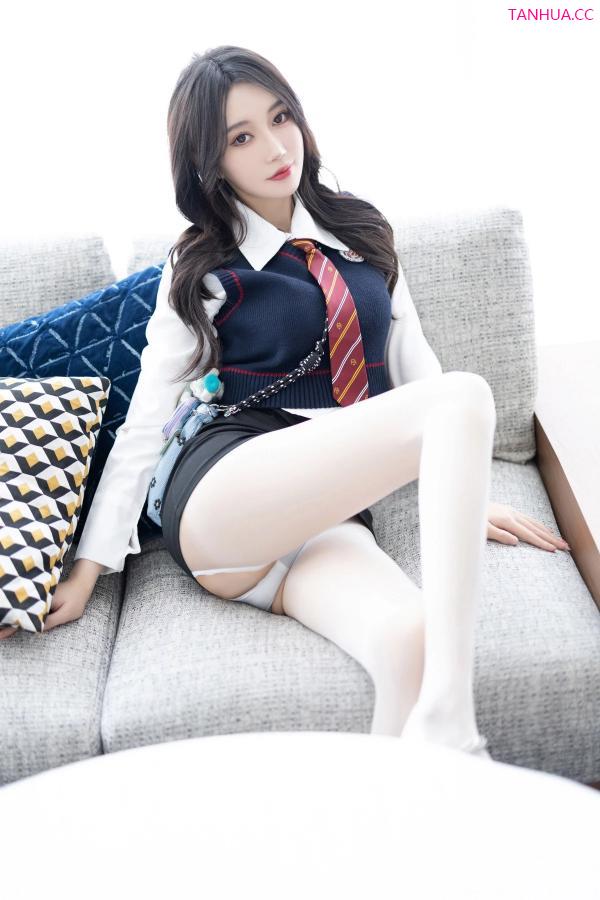 玥儿玥  [XiuRen]高清写真图 2024.03.18 No.8247 玥儿玥 丝袜美腿第19张图片